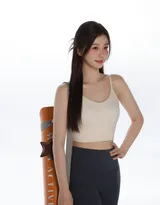 虞书欣紧身背心加瑜伽裤穿搭显紧致身材超高清写真，粉扑扑的画面太美啦