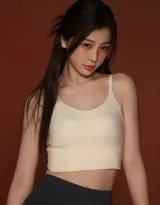 虞书欣紧身背心加瑜伽裤穿搭显紧致身材超高清写真，粉扑扑的画面太美啦