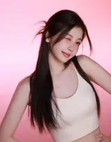 虞书欣紧身背心加瑜伽裤穿搭显紧致身材超高清写真，粉扑扑的画面太美啦