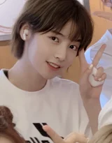 短发女星内地女歌手赵粤生活照合集