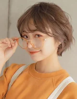 时尚短发女性户外街拍 摩登穿搭潮流发型壁纸