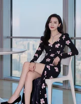 高颜女生·黑色碎花裙长发·都市窗边时尚唯美写真 女生写真参考套图