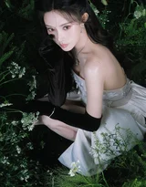 杨超越·暗黑奢华造型 复古优雅风艺术写真