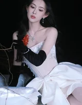 杨超越·暗黑奢华造型 复古优雅风艺术写真