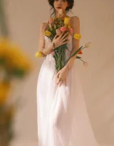 复古唯美花束少女 轻婚纱白纱裙清新艺术照