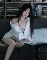 居家慵懒风女生·书房沙发写实氛围感写真 高热度女生图