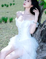 长发女生·唯美清新风 芦苇旁温柔感女生图片（高热度女生写真）