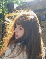 长发氛围感女生·唯美写实风 高热度清新人像写真