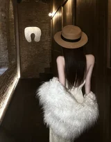 牛仔露背装女生背影·地毯场景清新风 性感女生美背写真