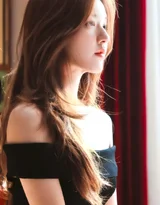 赵露思·露肩黑裙光影唯美 氛围感明星写真