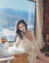 气质女生·蕾丝睡衣慵懒氛围 唯美居家风女生穿搭套图