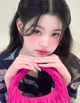 韩系甜妹双麻花辫+卡通发夹 温柔氛围感女生头像参考