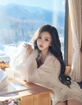 气质女生·蕾丝睡衣慵懒氛围 唯美居家风女生穿搭套图