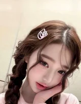 韩系甜妹双麻花辫+卡通发夹 温柔氛围感女生头像参考