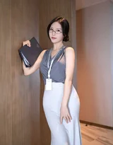 职场写实风女生·工牌眼镜干练穿搭 高人气职场风女生图