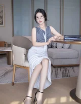 职场写实风女生·工牌眼镜干练穿搭 高人气职场风女生图