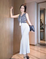 职场写实风女生·工牌眼镜干练穿搭 高人气职场风女生图