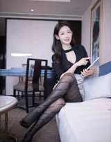 气质女生·干练职场风 手持平板都市丽人写真 高热度女生写真