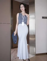 职场写实风女生·工牌眼镜干练穿搭 高人气职场风女生图