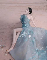 古力娜扎·蓝绿亮片抹胸裙 唯美户外写真 明星时尚大片