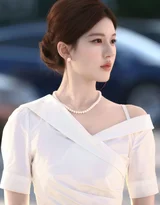 气质女星赵露思·优雅名媛风时尚写真 唯美精致明星高清图片
