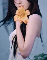陈意涵·乌黑长发纯白裙 暖光唯美明星写真 时尚大片