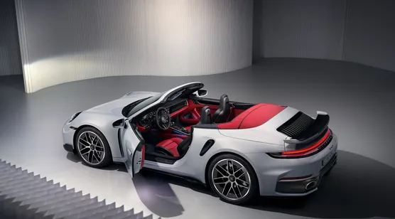 保时捷911 Turbo S敞篷·红内银身奢华风 高质感跑车壁纸