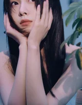陈意涵·乌黑长发纯白裙 暖光唯美明星写真 时尚大片