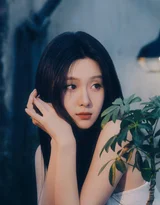 陈意涵·乌黑长发纯白裙 暖光唯美明星写真 时尚大片