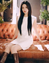 陈意涵·乌黑长发纯白裙 暖光唯美明星写真 时尚大片
