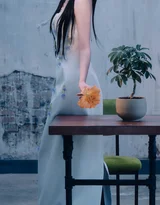 陈意涵·乌黑长发纯白裙 暖光唯美明星写真 时尚大片