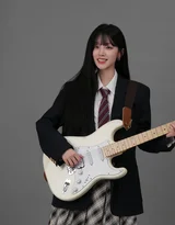宋雨琦·校服风K歌场景 日系暖光氛围感明星画报
