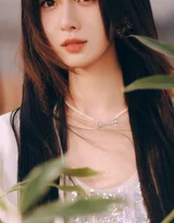 陈意涵·乌黑长发纯白裙 暖光唯美明星写真 时尚大片
