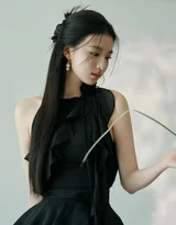 王楚然·清冷黑裙造型 唯美氛围感明星写真 高热度明星画报