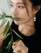 王楚然·清冷黑裙造型 唯美氛围感明星写真 高热度明星画报