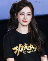 迪丽热巴·《功夫女足》路演 卷发造型 电影宣传现场