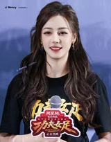 迪丽热巴·《功夫女足》路演 卷发造型 电影宣传现场