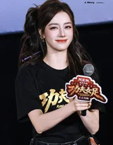 迪丽热巴·《功夫女足》路演 卷发造型 电影宣传现场