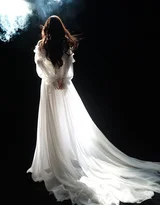 李一桐·透明冰晶配饰清冷氛围感 女星写真大片