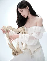 李一桐·透明冰晶配饰清冷氛围感 女星写真大片