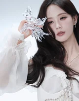 李一桐·透明冰晶配饰清冷氛围感 女星写真大片