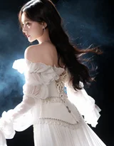 李一桐·透明冰晶配饰清冷氛围感 女星写真大片