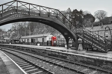 灰调艺术风景、铁路桌面壁纸